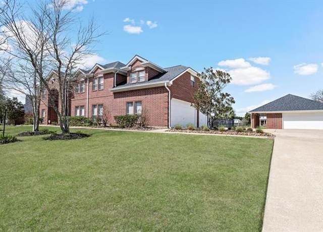Property at 302 Waterwood Dr, Orange, TX 77630, 5 beds, 5 baths