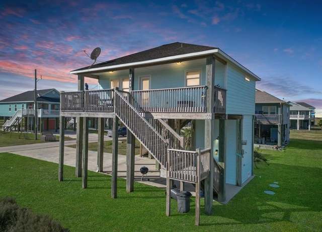 Property at 960 Crane Ln, Crystal Beach, TX 77650, 1 bed, 1.5 baths