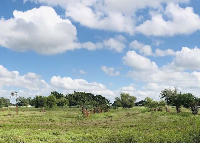 Property at 762 Stallion Cir, Angleton, TX 77515