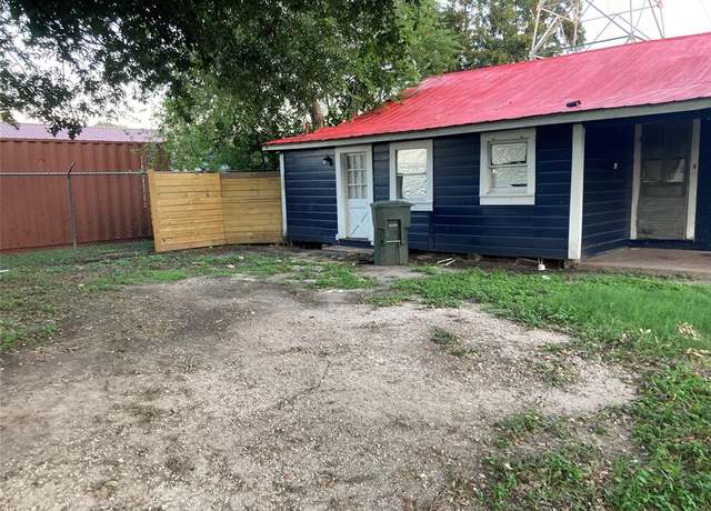 Property at 602 E 4th St, Alice, TX 78332, 1 bed