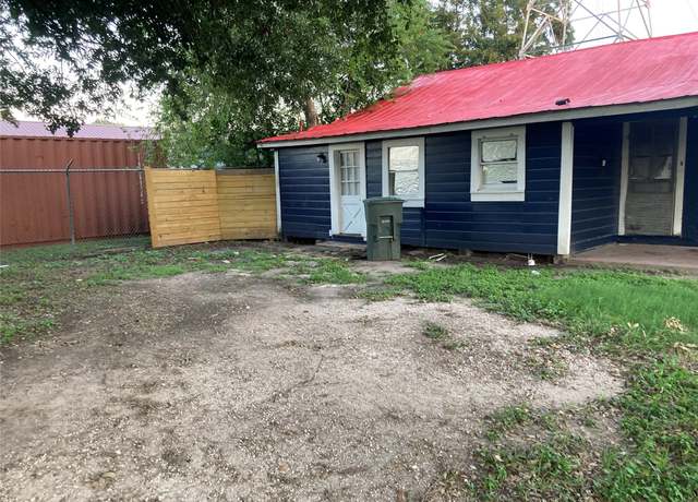 Property at 602 E 4th St, Alice, TX 78332, 1 bed
