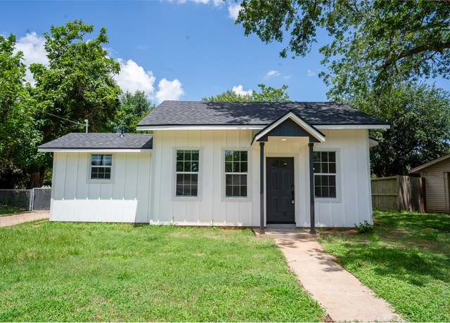 Property at 111 S Drumm, Brenham, TX 77833, 2 beds, 2 baths
