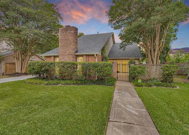 Property at 2238 Hickory Lawn Dr, Houston, TX 77077, 3 beds, 2.5 baths