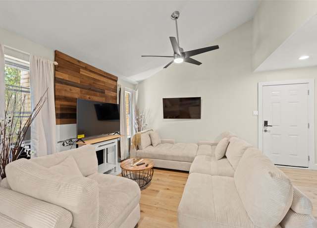 Property at 2021 Spenwick Dr #622, Houston, TX 77055, 1 bed, 1 bath