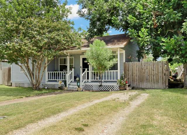 Property at 806 W 4th St, Freeport, TX 77541, 3 beds, 1.5 baths