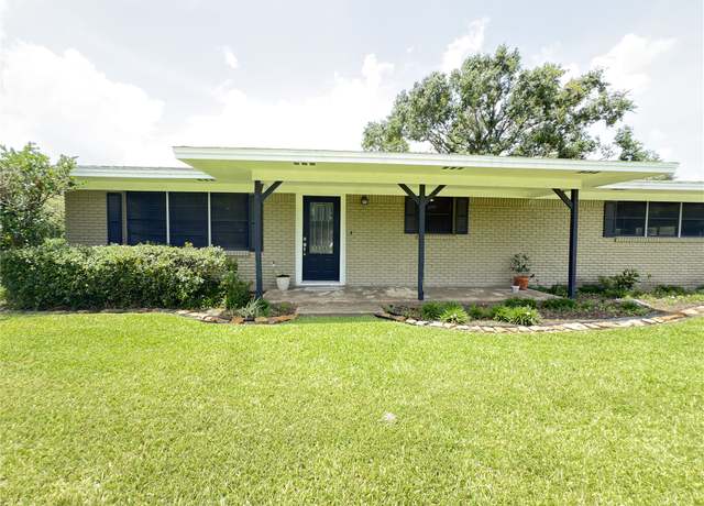 Property at 999 Sandy Corner Rd, El Campo, TX 77437, 3 beds, 2 baths