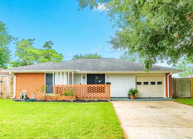 Property at 123 S Yaupon St, Lake Jackson, TX 77566, 3 beds, 2 baths