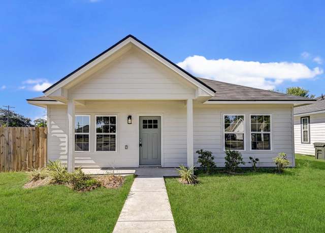 Property at 2901 8th St, Port Arthur, TX 77642, 3 beds, 2 baths