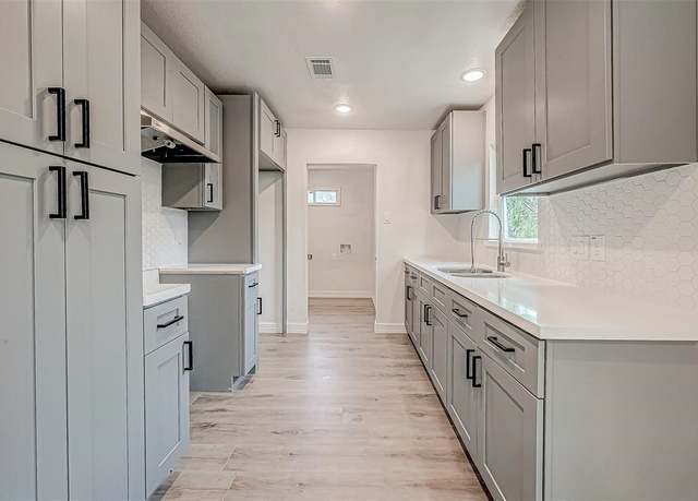 Property at 9226 Everglade Dr, Houston, TX 77078, 3 beds, 2 baths
