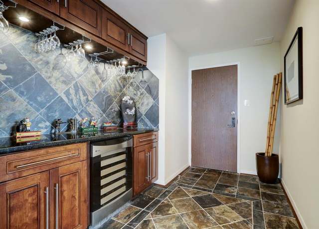Property at 49 Briar Hollow Ln #1405, Houston, TX 77027, 2 beds, 2 baths