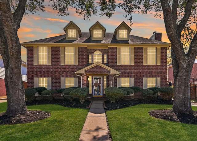 Property at 6830 Elmscott Dr, Pasadena, TX 77505, 5 beds, 3.5 baths