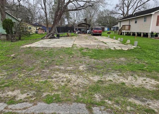 Property at 1413 Avenue A, Bay City, TX 77414