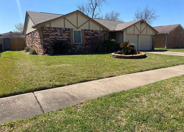 Property at 10106 Dover Hill Rd, La Porte, TX 77571, 3 beds, 2 baths