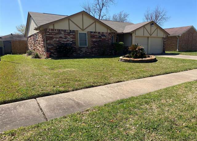 Property at 10106 Dover Hill Rd, La Porte, TX 77571, 3 beds, 2 baths