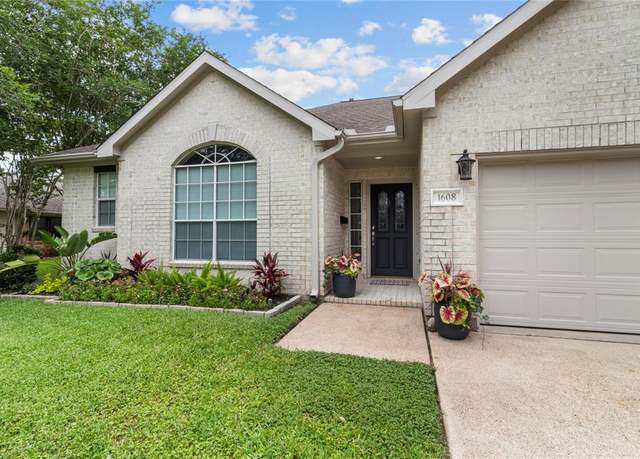 Property at 1608 Lark St, Alvin, TX 77511, 3 beds, 2 baths