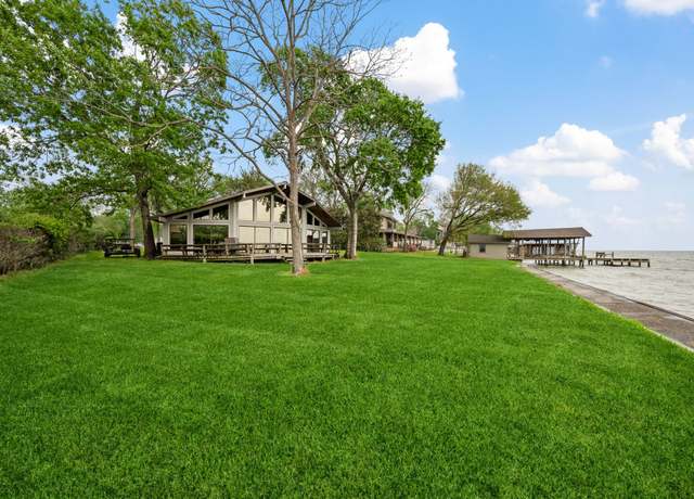 Property at 561 Mallard Pt, Livingston, TX 77351, 2 beds, 1 bath