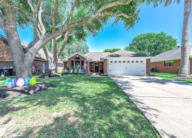 Property at 3825 Clover Dr, Alvin, TX 77511, 3 beds, 2 baths