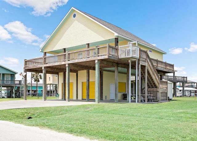 Property at 940 Gregory Ln, Crystal Beach, TX 77650, 3 beds, 2 baths
