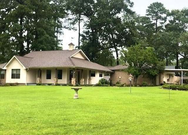 Property at 200 Hillcrest Dr, Conroe, TX 77303, 3 beds, 2 baths