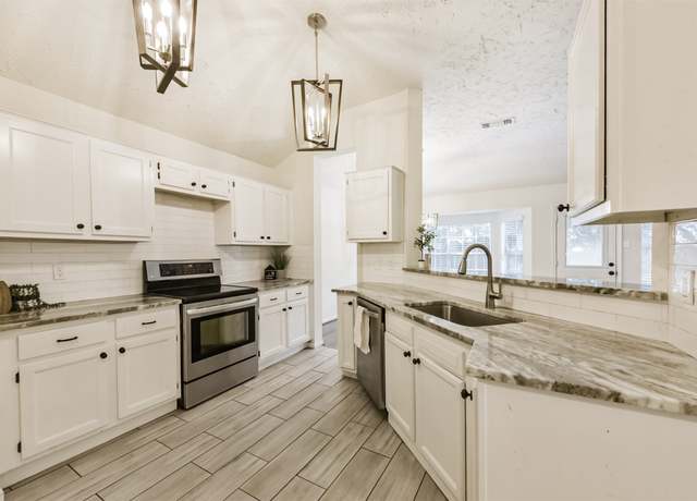 Property at 622 Magnolia Bend St, League City, TX 77573, 3 beds, 2 baths