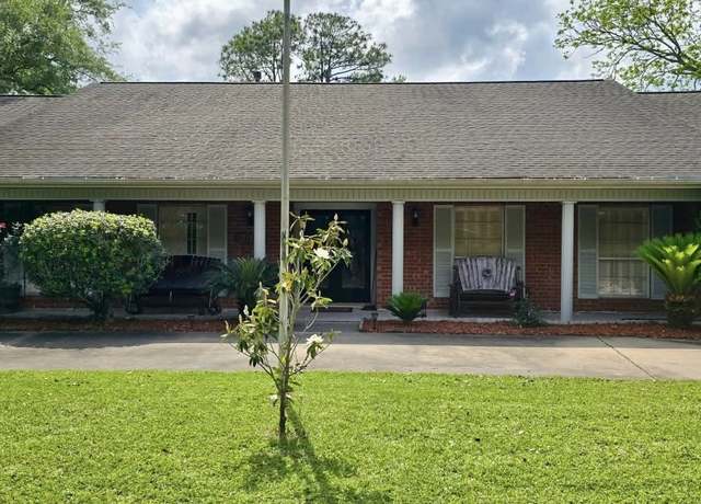 Property at 1 Lazy Ln, Bay City, TX 77414, 3 beds, 3 baths