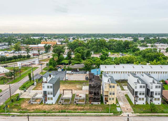Property at 302 W Hamilton St, Houston, TX 77091, 4 beds, 3 baths