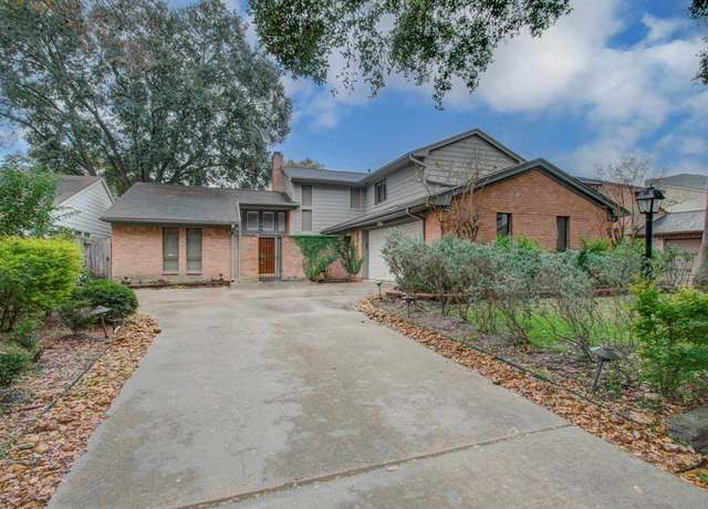 Property at 10315 Meadow Lake Ln, Houston, TX 77042, 3 beds, 2.5 baths