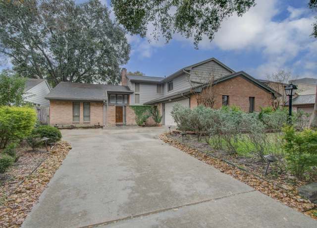 Property at 10315 Meadow Lake Ln, Houston, TX 77042, 3 beds, 2.5 baths