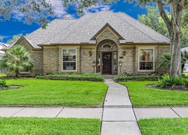 Property at 6739 Wildacre Dr, Sugar Land, TX 77479, 4 beds, 2 baths