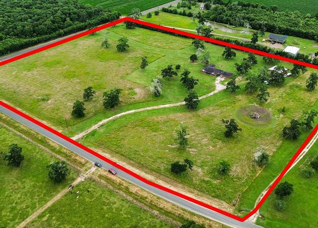 Property at 3535 Peach Creek Dr, Wharton, TX 77488, 4 beds, 2.5 baths