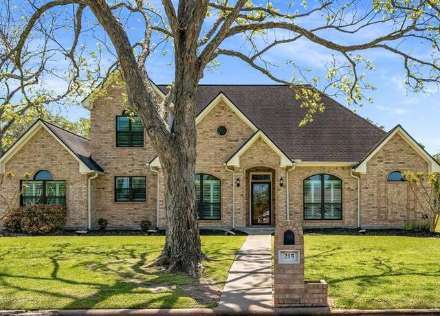 Property at 215 Ridgemont Dr, Alvin, TX 77511, 3 beds, 3 baths
