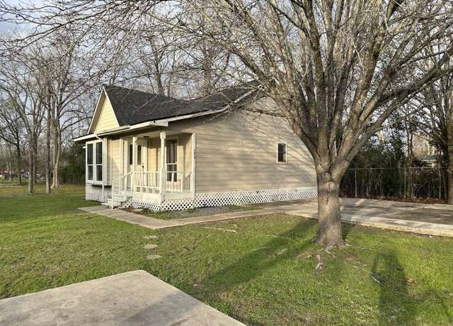 Property at 5919 Woodview Dr, Houston, TX 77396, 3 beds, 2 baths