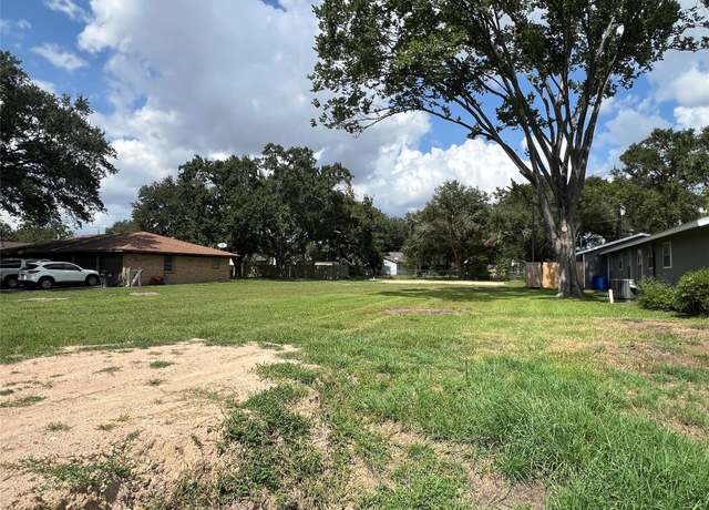 Property at 707 S Washington St, El Campo, TX 77437