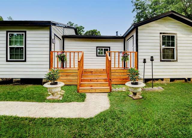 Property at 706 Beaumont St, Anahuac, TX 77514, 3 beds, 2 baths