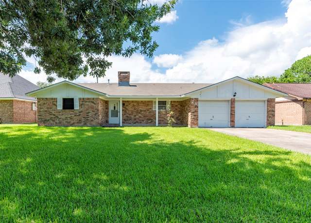 Property at 25 Clover Bend St, La Marque, TX 77568, 3 beds, 2 baths