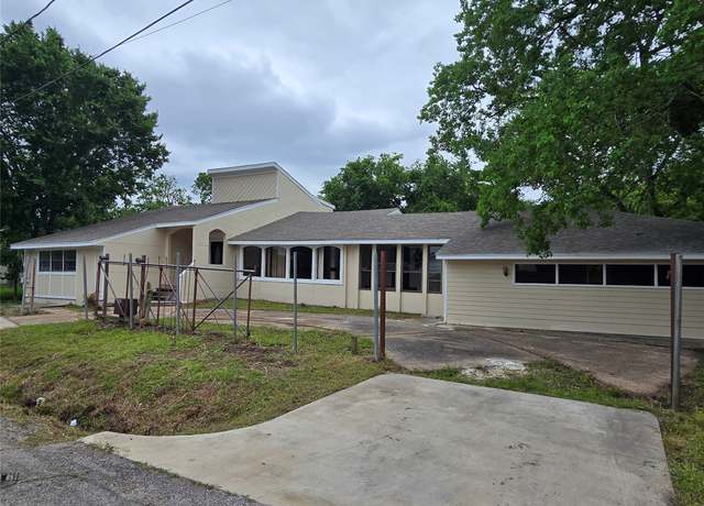 Property at 6121 Grace Ln, Houston, TX 77021, 4 beds, 3 baths
