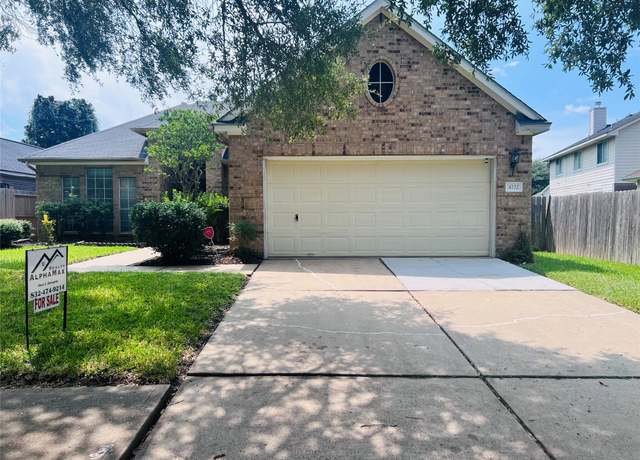 Property at 4722 Silverlake Dr, Sugar Land, TX 77479, 3 beds, 2 baths