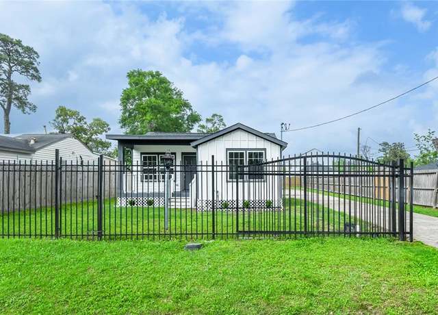 Property at 7213 W Knoll St, Houston, TX 77028, 3 beds, 2 baths