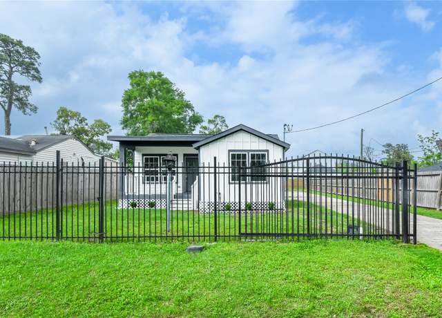 Property at 7213 W Knoll St, Houston, TX 77028, 3 beds, 2 baths