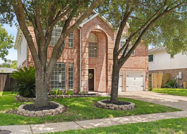 Property at 3901 Kimberly Dr, Pearland, TX 77581, 4 beds, 2.5 baths