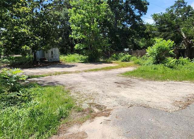 Property at 101 Grant St, Alvin, TX 77511