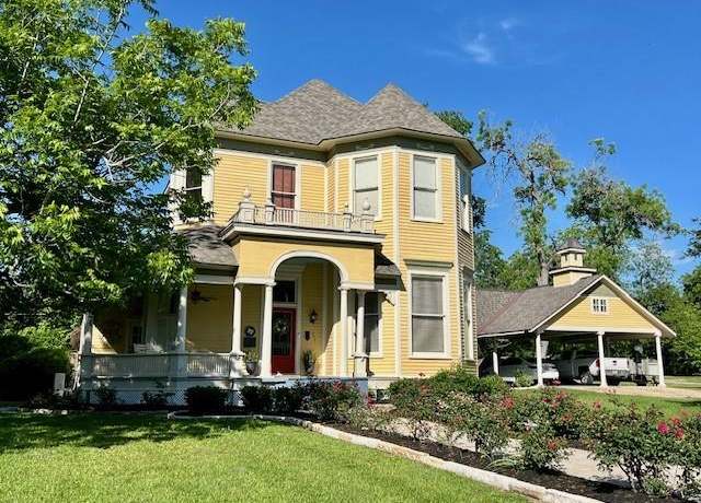 Property at 307 Ketchum St, Navasota, TX 77868, 4 beds, 3 baths