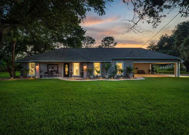 Property at 104 Smith Ln, League City, TX 77573, 4 beds, 4.5 baths
