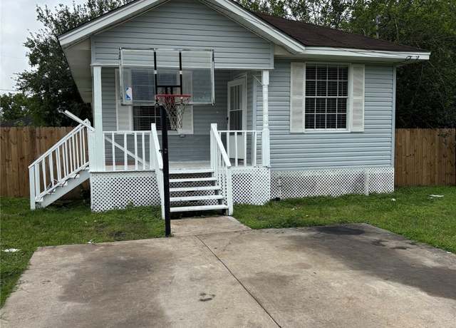 Property at 2508B West Holly Ave, Pasadena, TX 77502, 4 beds, 2 baths