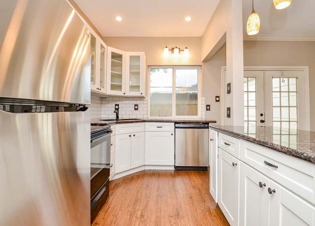 Property at 850 Threadneedle St #75, Houston, TX 77079, 2 beds, 2.5 baths