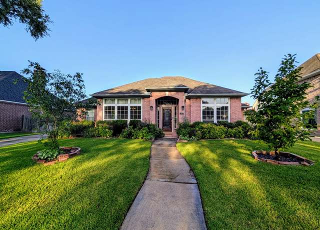 Property at 815 Lakespur Dr, Sugar Land, TX 77479, 3 beds, 2 baths