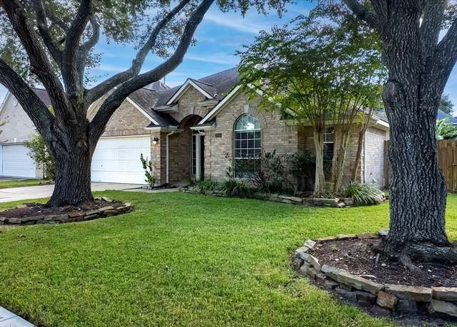 Property at 1940 Waterford Way, Seabrook, TX 77586, 3 beds, 2 baths