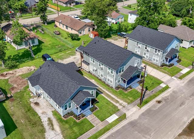 Property at 214 W Republic St #10, Baytown, TX 77520, 1 bed, 1 bath