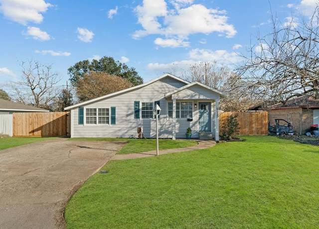 Property at 915 Avenue E, Rosenberg, TX 77471, 4 beds, 2 baths