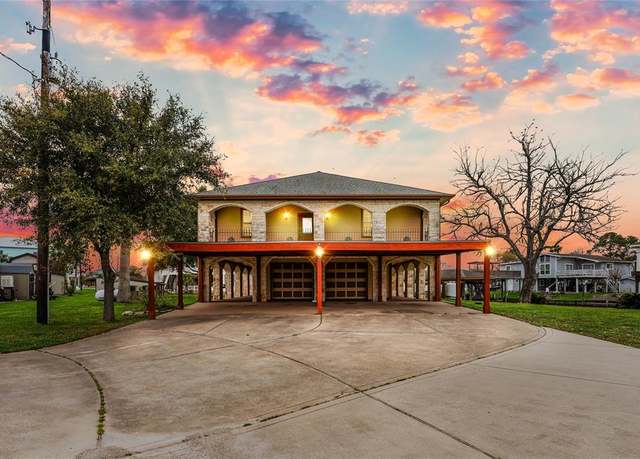 Property at 710 County Road 776 Palm, Liverpool, TX 77577, 3 beds, 3.5 baths